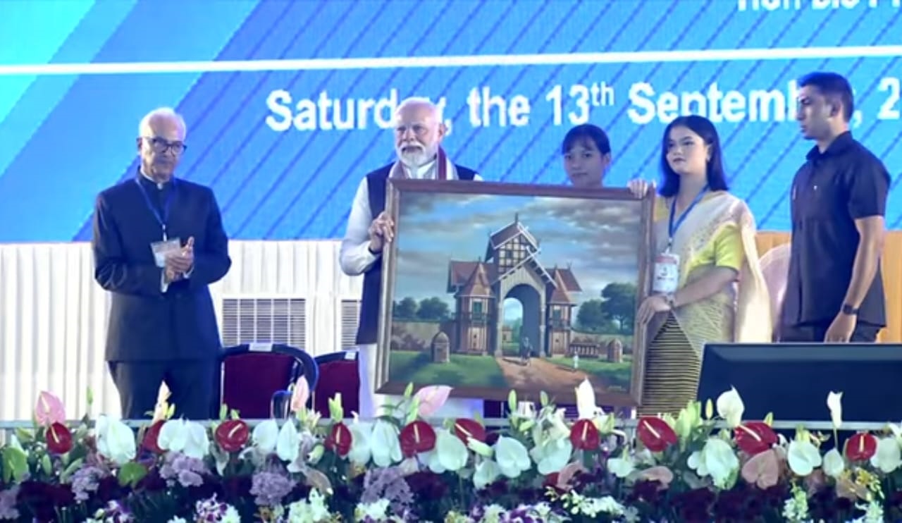 नार्थ ईस्ट के दौरे पर प्रधानमंत्री ने मनीपुर के लिये खोला खजाना